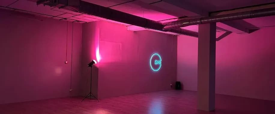 gallery slide